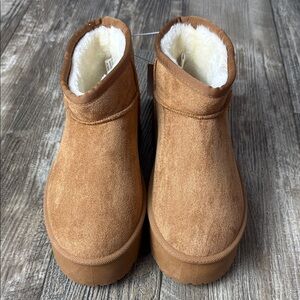 OLIVIA & KATS Women's Tan Ankle Boots, SIZE 7